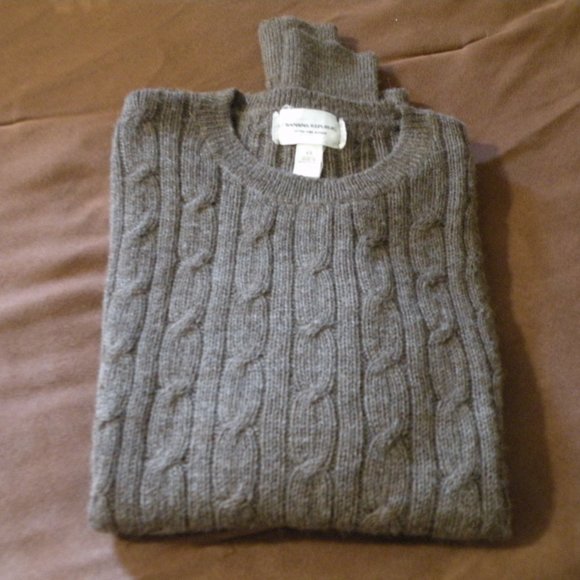 Banana Republic Sweater - Picture 7 of 8